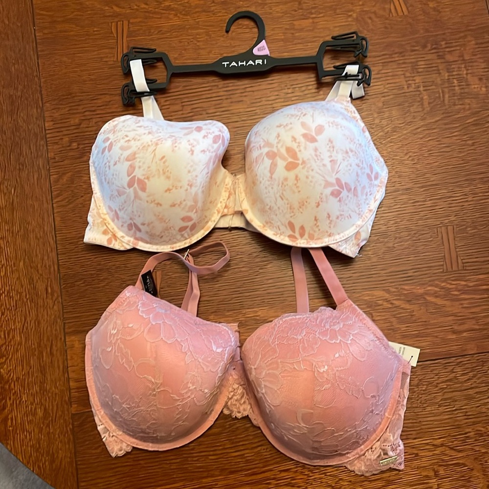 Tahari 40DD Bras NWT